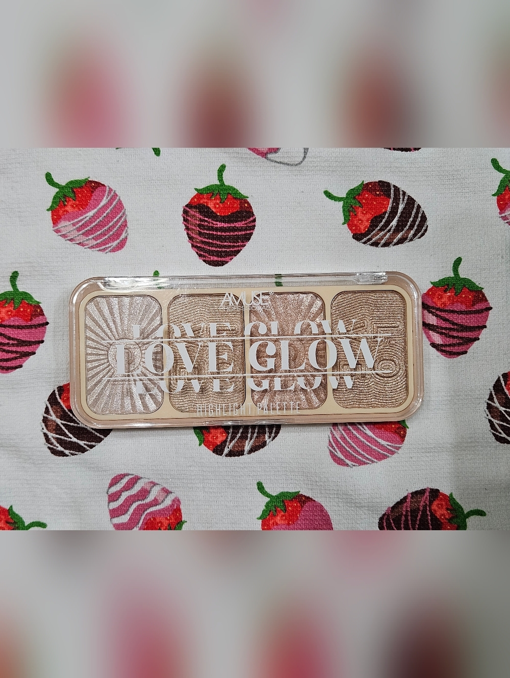 Highlighter + Oil Control Powder Bundle - Picture 2 of 12